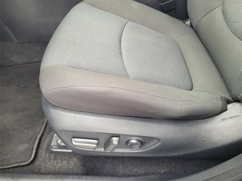 Used 2022 Toyota RAV4 XLE image 27