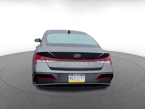 Used 2025 Hyundai Elantra SEL image 12