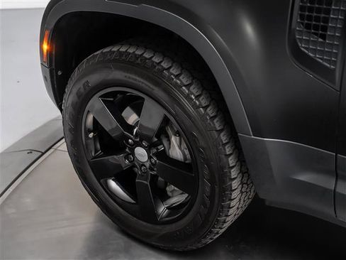 Used 2023 Land Rover Defender 110 SE image 12