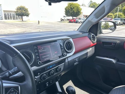 Used 2022 Toyota Tacoma SR5 w/ Technology Package AWD/4WD image 40