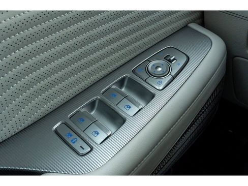 Used 2024 Hyundai Palisade Calligraphy image 32