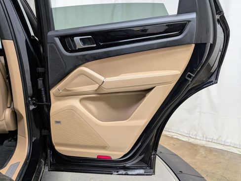 Used 2022 Porsche Cayenne image 21