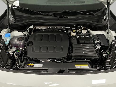 New 2025 Volkswagen Tiguan SE R-Line image 11