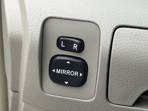 Used 2007 Toyota Camry LE FWD image 19