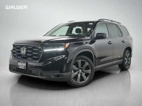 Used 2025 Honda Pilot Sport image 1