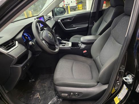 Used 2024 Toyota RAV4 AWD Hybrid image 16