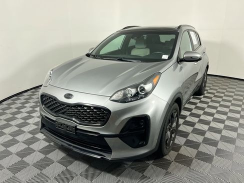 Used 2022 Kia Sportage Nightfall Edition image 7