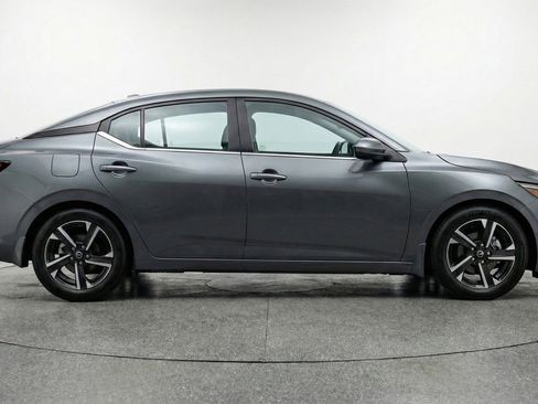 Used 2025 Nissan Sentra SV image 11