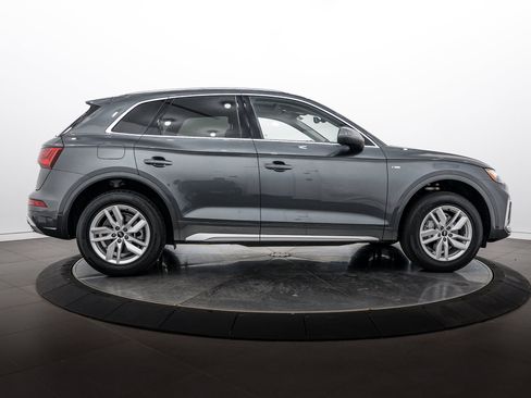 Certified 2023 Audi Q5 2.0T Premium w/ Convenience Package AWD/4WD image 3