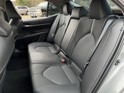 Used 2024 Toyota Camry SE image 25