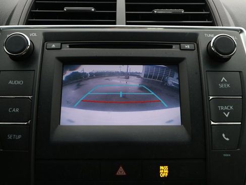 Used 2017 Toyota Camry LE image 16