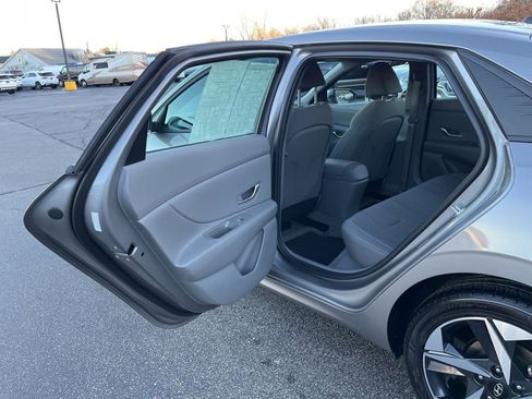 Certified 2023 Hyundai Elantra SEL w/ Convenience Package image 18