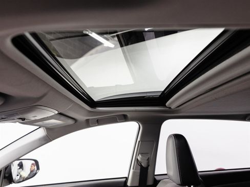 Certified 2018 Toyota RAV4 Limited w/ Advanced Technology Package image 5