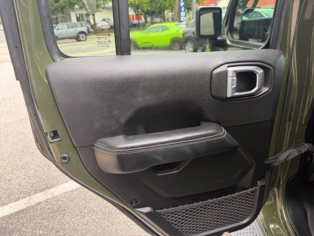 Used 2023 Jeep Wrangler Unlimited Sahara w/ Cold Weather Group AWD/4WD image 12