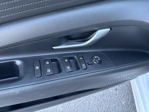 Used 2023 Hyundai Elantra SE FWD image 12