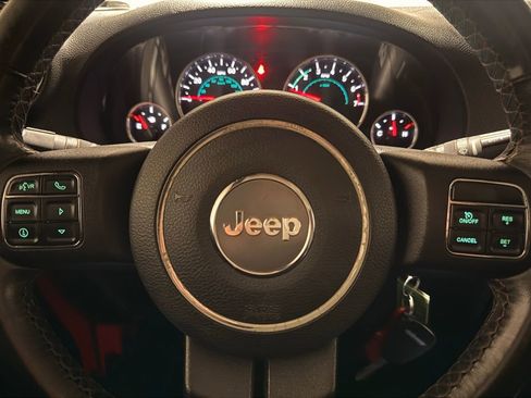 Used 2016 Jeep Wrangler Unlimited Sahara w/ Connectivity Group image 19