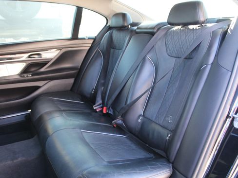 Used 2016 BMW 750i image 12