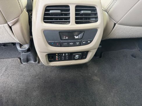 Used 2016 Honda Pilot Touring image 11