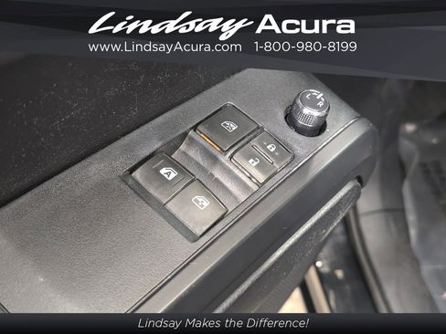 Used 2017 Toyota Tacoma SR image 17