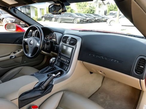Used 2006 Chevrolet Corvette Convertible w/ Preferred Equipment Group RWD image 9