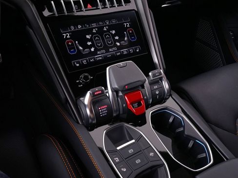 Used 2024 Lamborghini Urus S AWD/4WD image 29