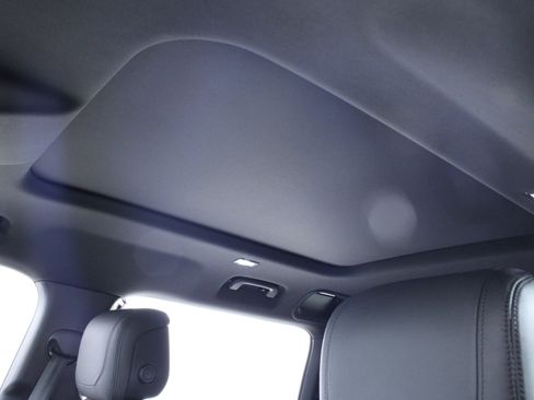 Used 2024 Land Rover Defender 110 S image 30