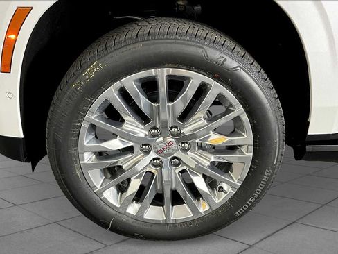 Used 2025 GMC Yukon XL Denali w/ Sun & Power Step Package AWD/4WD image 9