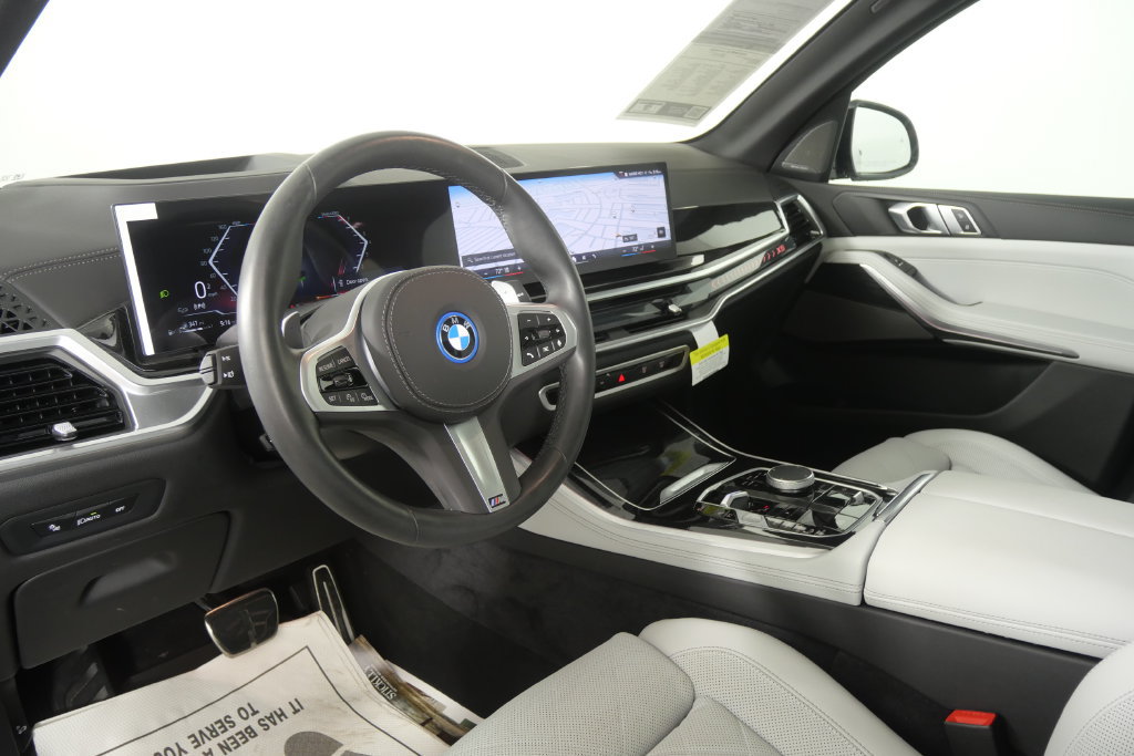 Certified 2026 BMW X5 xDrive50e w/ M Sport Package AWD/4WD image 14