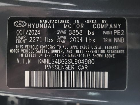 Used 2025 Hyundai Elantra SEL FWD image 33