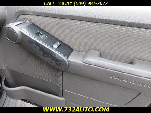 Used 2009 Ford Explorer XLT image 25