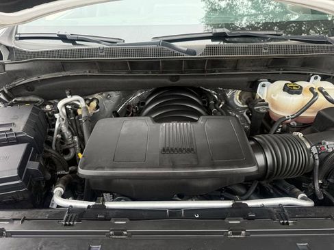 Used 2024 Chevrolet Suburban LT RWD image 36