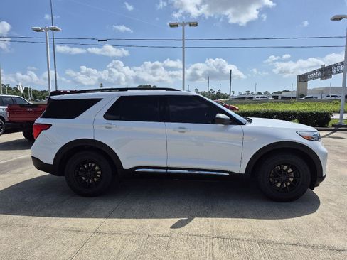 Certified 2020 Ford Explorer XLT w/ Equipment Group 202A RWD image 16