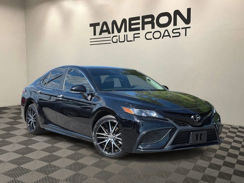 Used 2024 Toyota Camry SE image 1