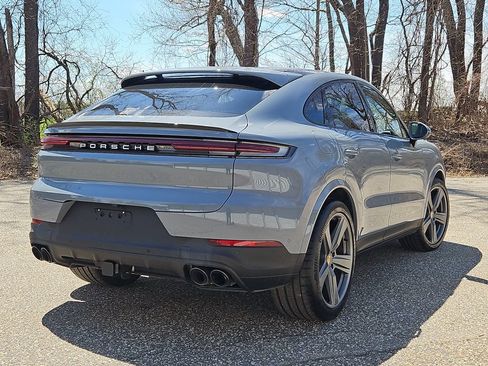 Used 2024 Porsche Cayenne Coupe AWD/4WD image 7