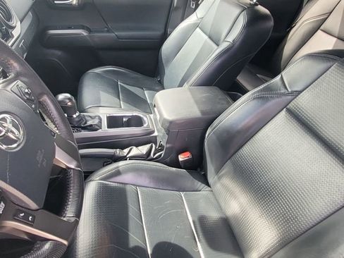 Used 2019 Toyota Tacoma TRD Sport image 26