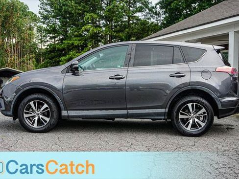 Used 2018 Toyota RAV4 XLE FWD image 8