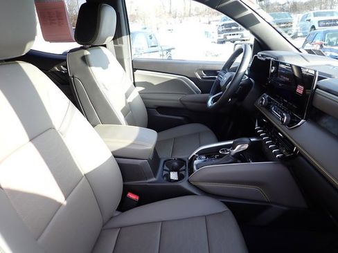 Used 2025 Chevrolet Colorado ZR2 w/ Technology Package image 11