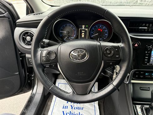 Used 2018 Toyota Corolla iM image 40