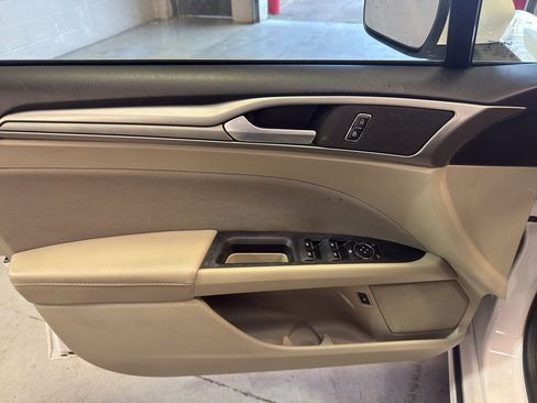 Used 2019 Ford Fusion SE image 13