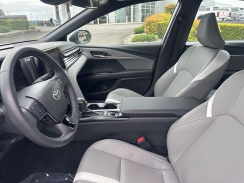 Used 2025 Toyota Camry SE FWD image 16