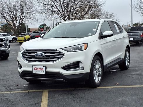 Used 2022 Ford Edge Titanium image 2