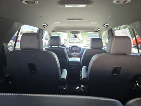 Used 2023 Chevrolet Traverse LT image 13