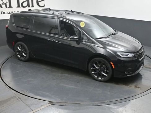 Used 2023 Chrysler Pacifica Touring-L w/ S Appearance Package FWD image 38