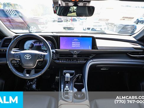 Used 2025 Toyota Crown Signia image 31