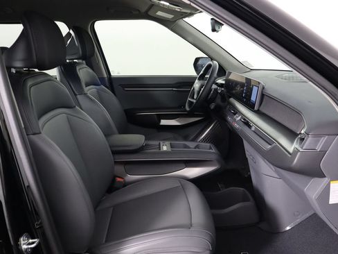 Used 2024 Kia EV9 Light Long Range RWD image 19