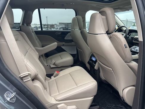 Certified 2023 Lincoln Aviator Reserve w/ Equipment Group 201A image 10