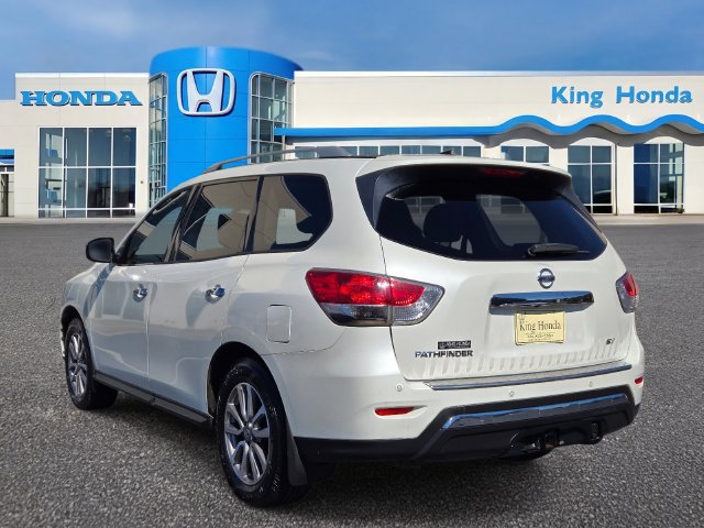 Used 2015 Nissan Pathfinder SV w/ Trailer Tow Package FWD image 11