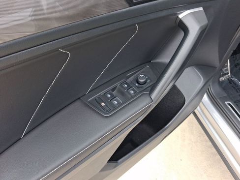 Used 2023 Volkswagen Tiguan SE R-Line image 17