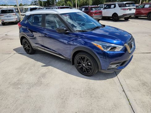 Used 2020 Nissan Kicks SR w/ SR Premium Package FWD image 7