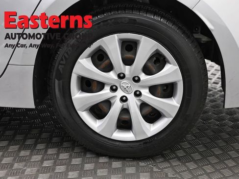 Used 2022 Toyota Corolla LE FWD image 33